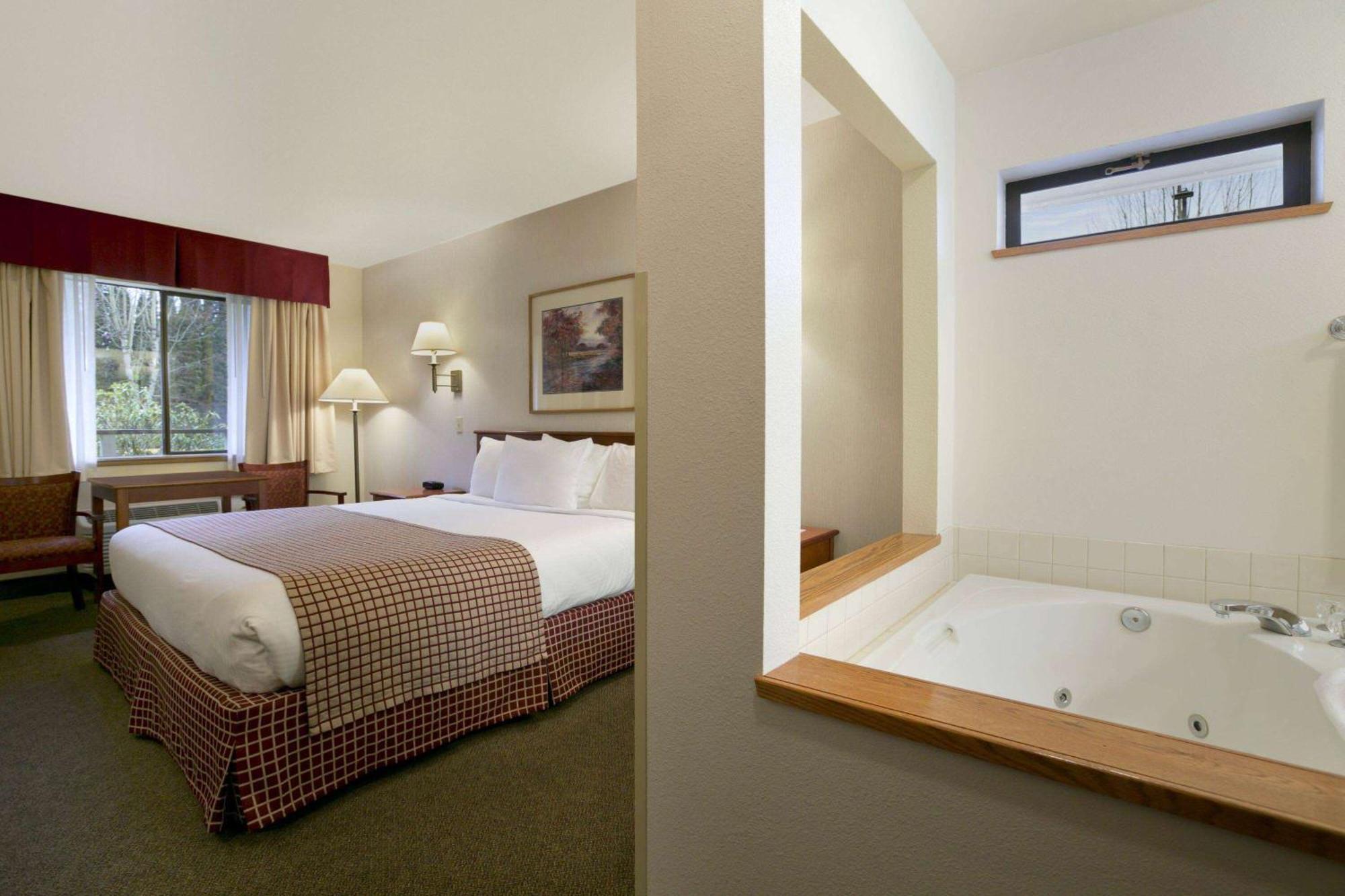 מלון Baymont By Wyndham Seattle/Kirkland Wa מראה חיצוני תמונה